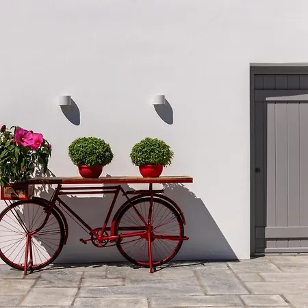 Sara Mykonos Псароу