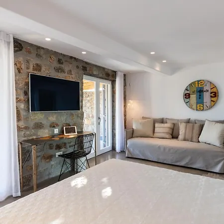 Sara Mykonos Псароу