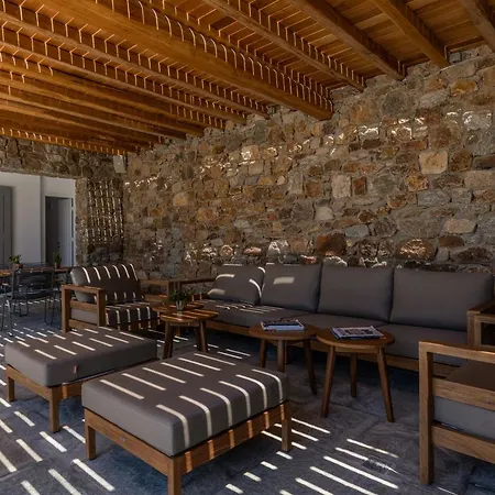 Sara Mykonos Псароу